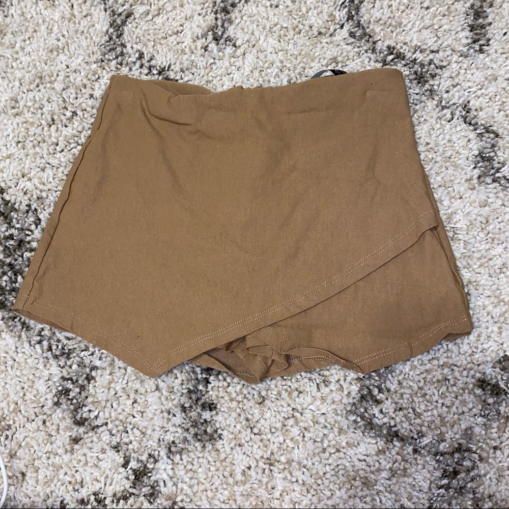 tan skort